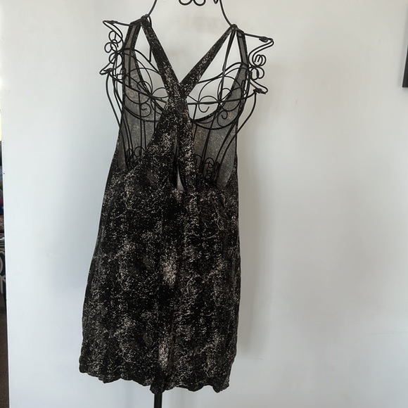 Tank - Picture 2 of 5